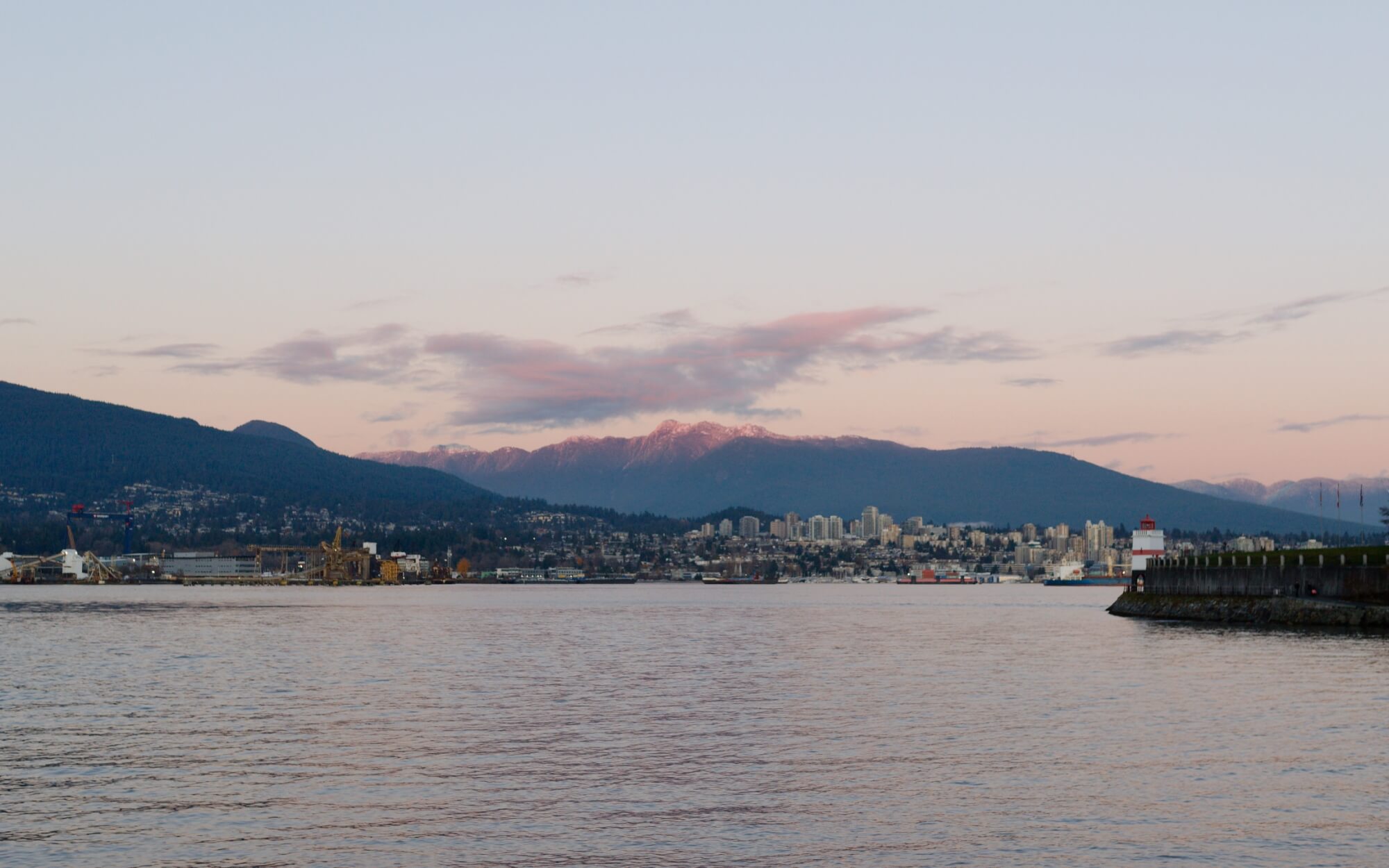 Nordvancouver und dahinterliegende Berge